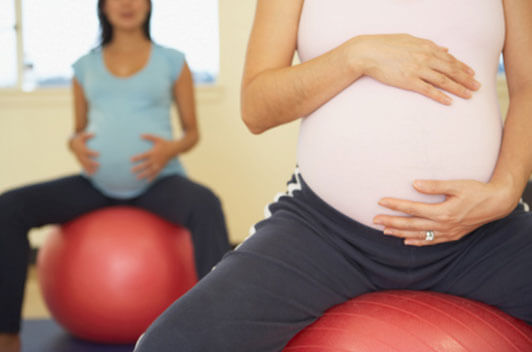 Ballon grossesse : quels exercices, pourquoi l'utiliser ?
