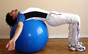 Gainage abdominal : méthodes au gym ball