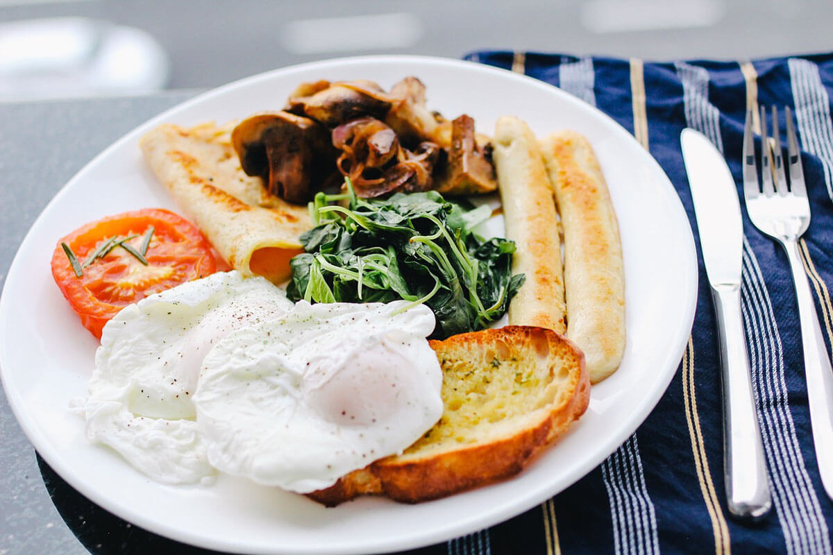 Le petit déjeuner salé type breakfast anglais est-il sportif ?